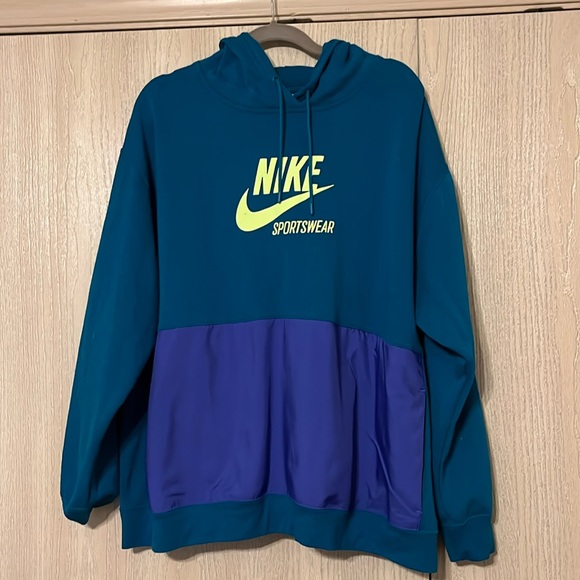 Nike Sweaters - Nike Hoodie